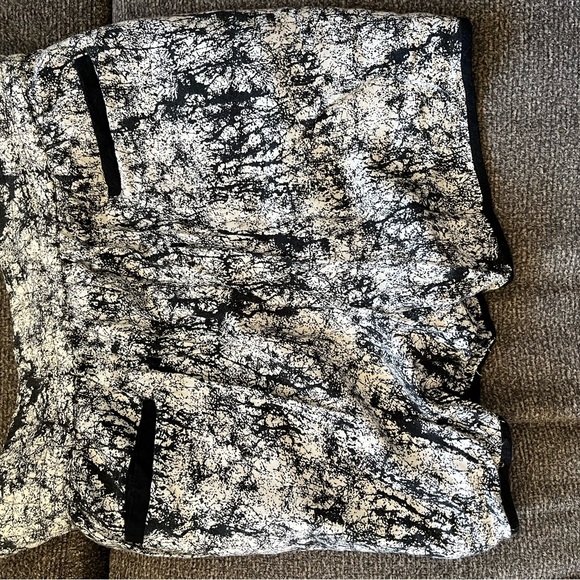 2 pairs ladies shorts- 1- black & white: 1 green & blue - Picture 4 of 7